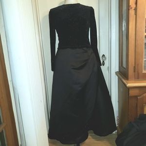 VTG Jianini black satin velvet formal beaded gown16